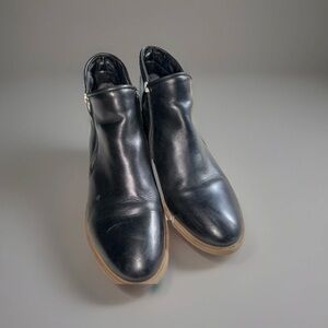 Eric Michael London  women Black Ankle Boots with side zippers size 9